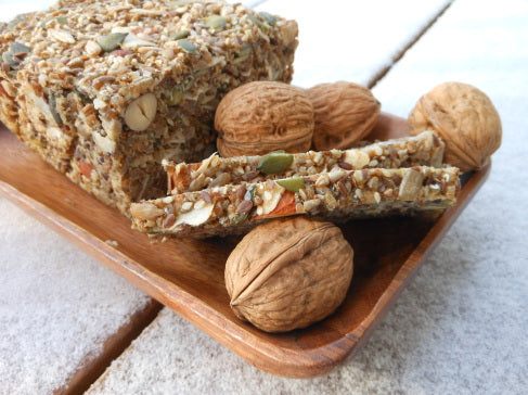 Stenalderbrød – Et nærende palæo brød med kerner, frø og nødder