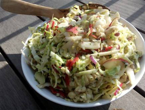 Efterårssalat med sprøde jordskokker og cremet avokado – en plantebaseret ret i sæson